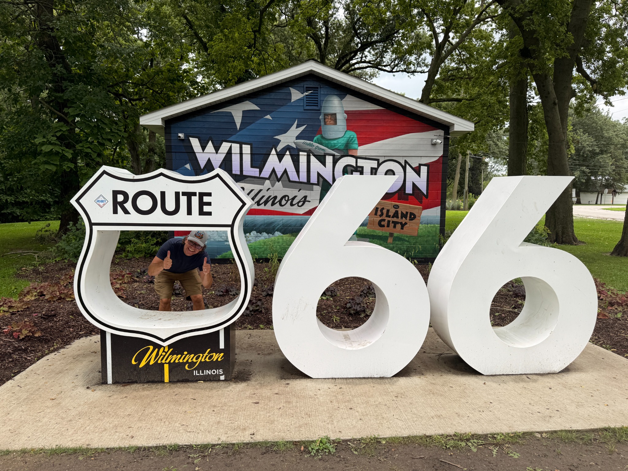 A larger-than-life Route 66 welcome in Wilmington