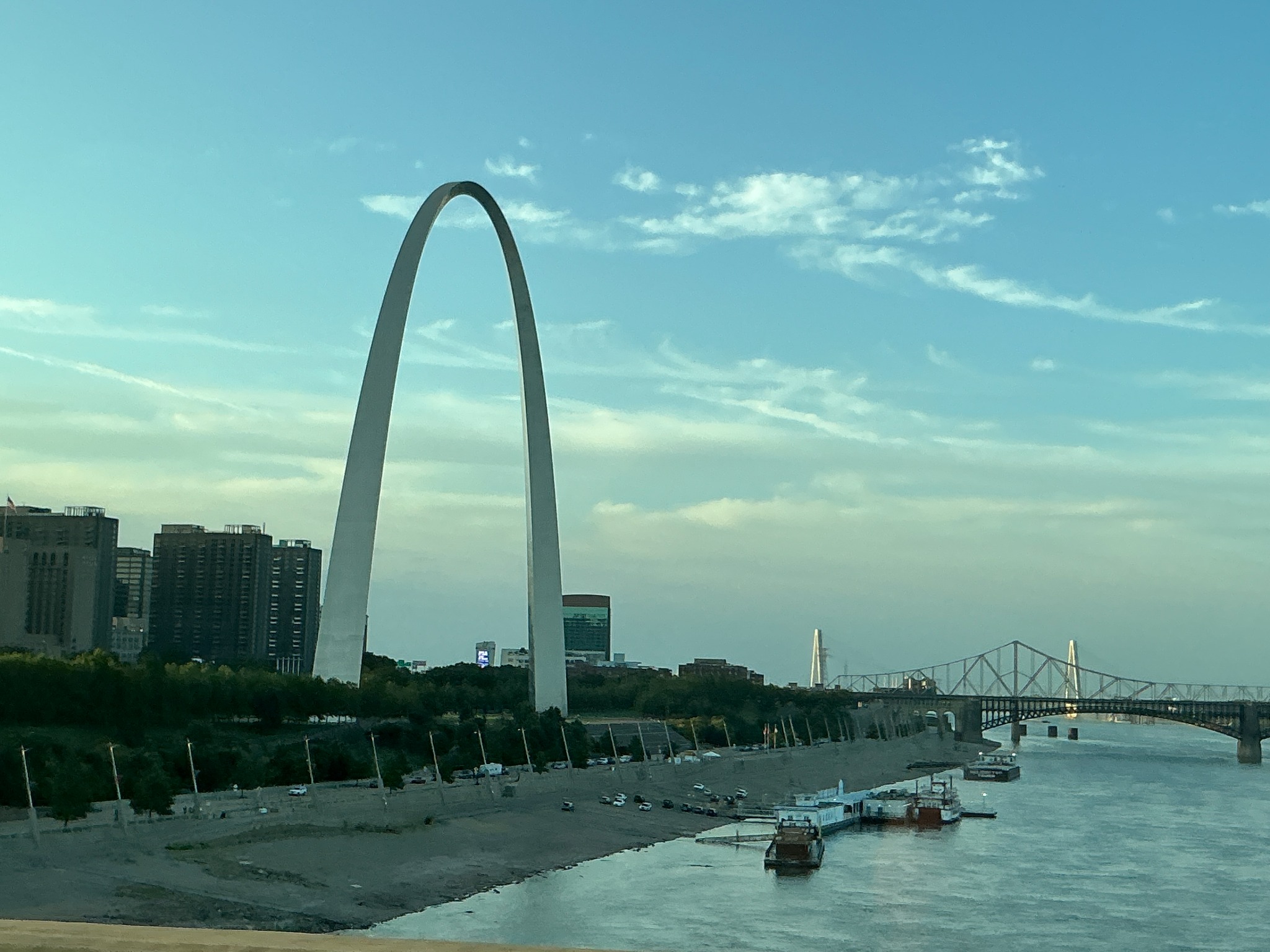 A final look at the Gateway Arch while leaving St. Louis