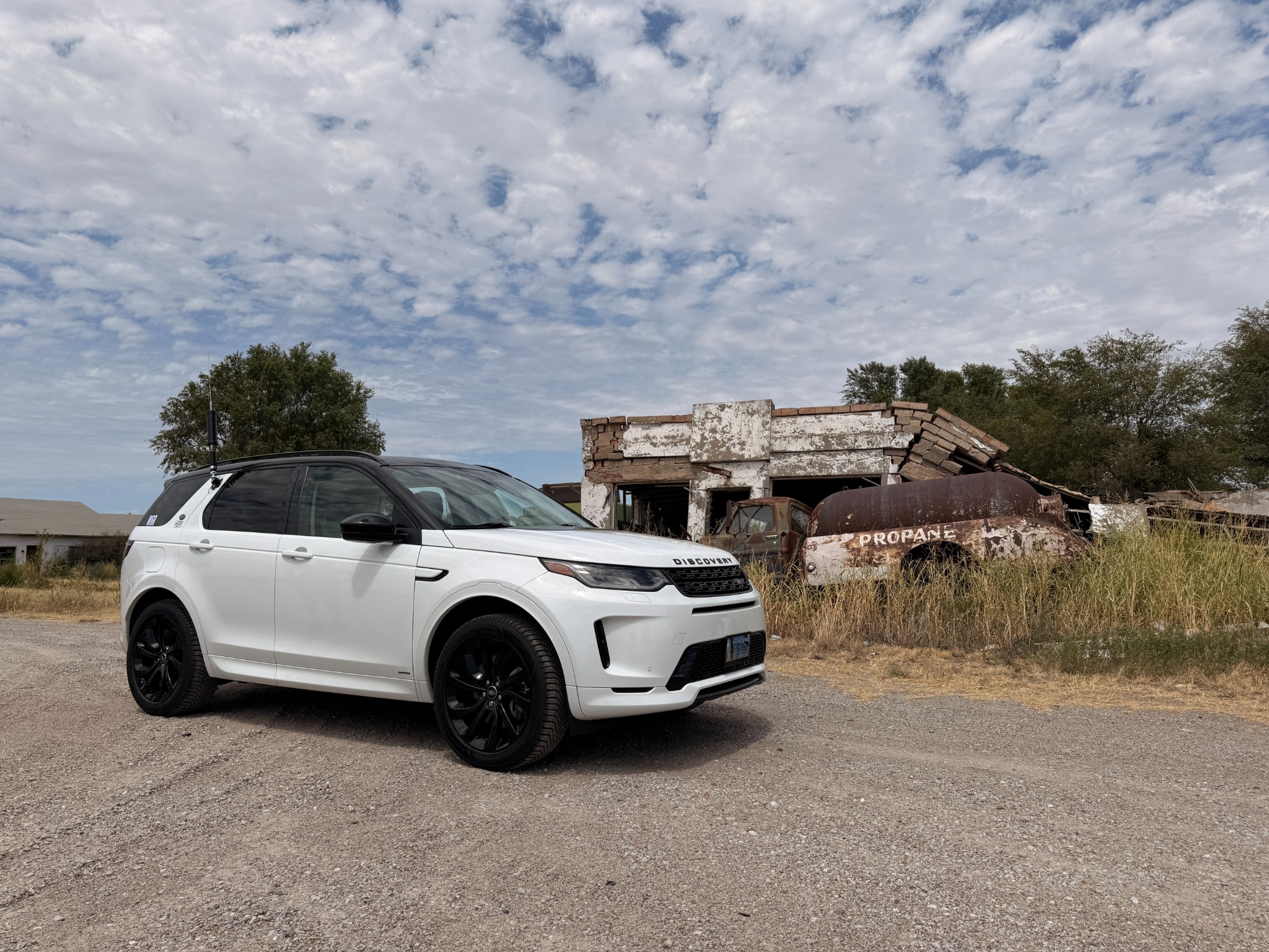 The expedition car at the old Route 66 gas station remains.