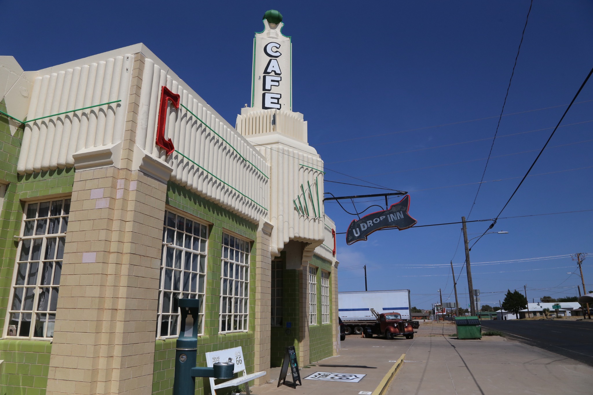 The Art Deco U-Drop Inn in Shamrock.