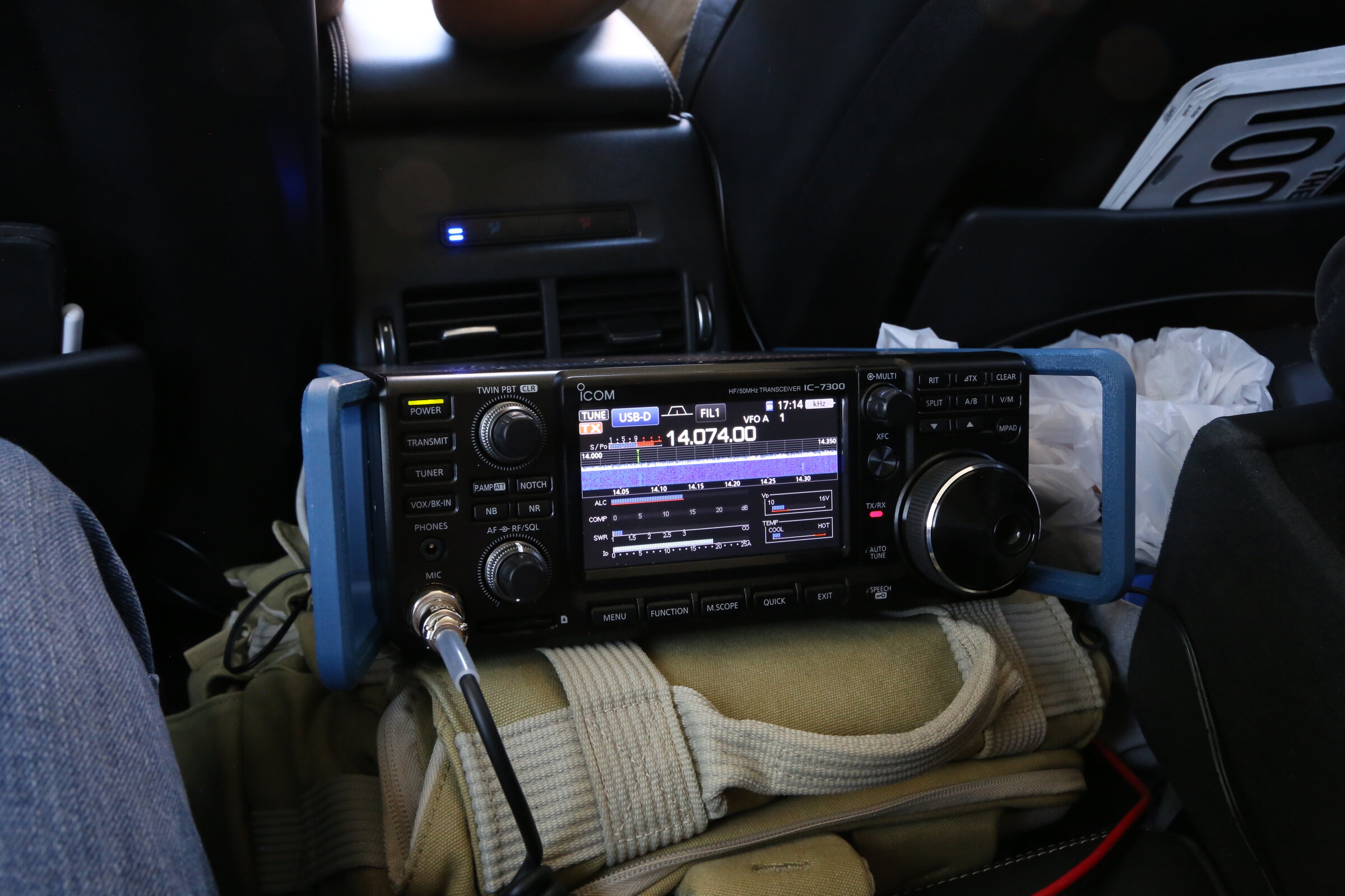 The mobile station configured for FT8 on 20 meters.